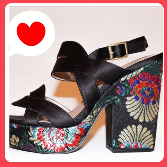 Qupid Shoes - Qupid Open Matte Floral Wedge Block Heel, adjusts